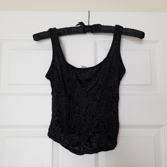 Victoria's Secret Tops - Sleeveless chic velvet look crop top